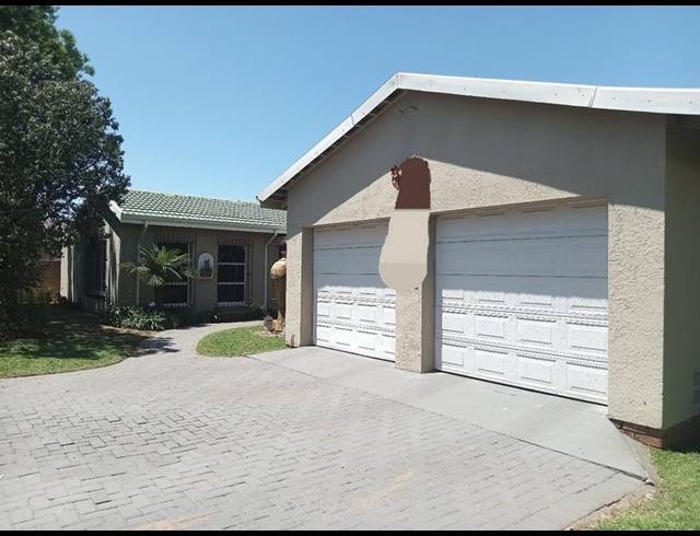 4 BEDROOM HOUSE FOR SALE IN HELIKONPARK